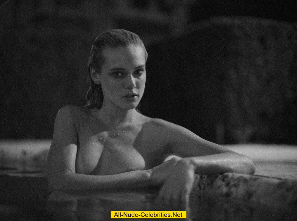 Ellie Ottaway Nude